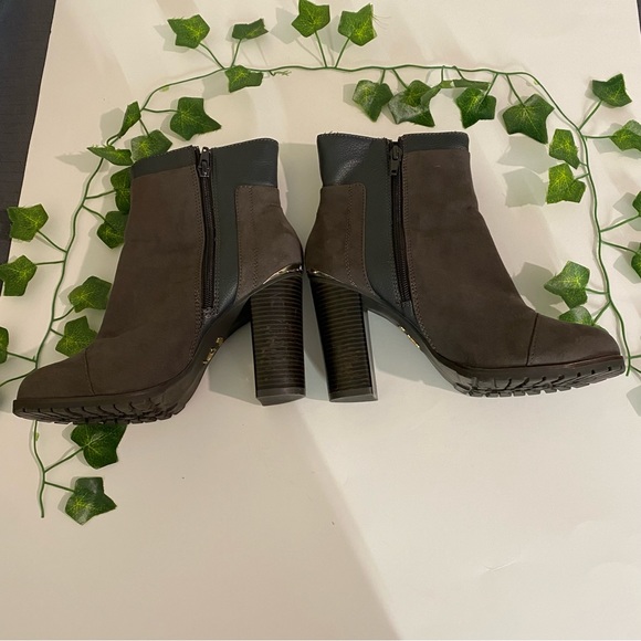 Juicy couture gray boots 71/2 - Picture 12 of 16